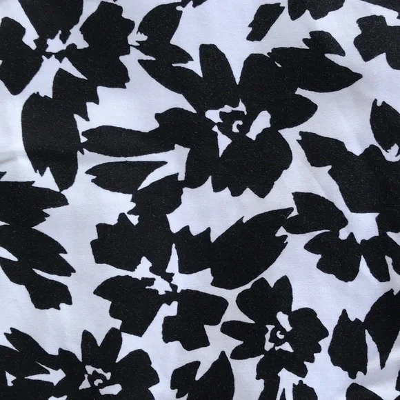 Super Vibrant Black & White Ann Taylor Loft Floral Pencil Skirt Size 10P - Picture 2 of 9